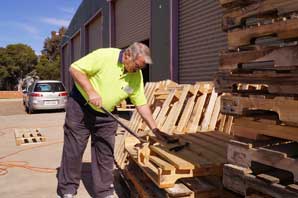 PhotoLibrary2016/Kevin-Saunders-breaking-up-pallets-to-make-seats-for-River--Festival-17-08-2016-(1).jpg